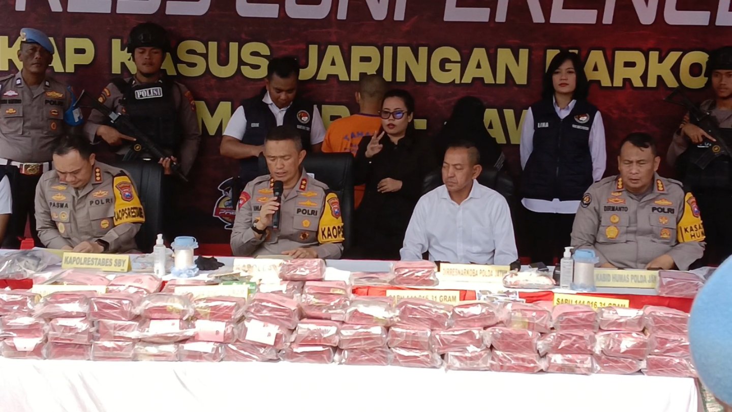 Kapolda Jatim pamerkan ratusan kilo Barang bukti sabu