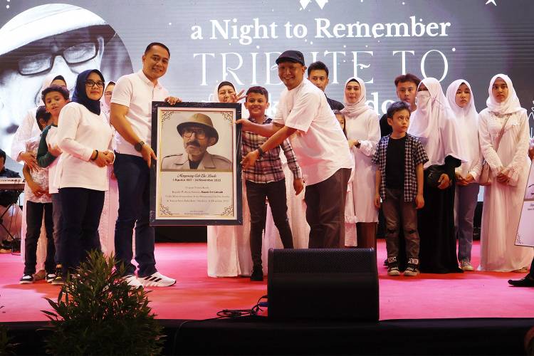 Penghargaan untuk Keluarga Besar Seniman Srimulat Eko Londo