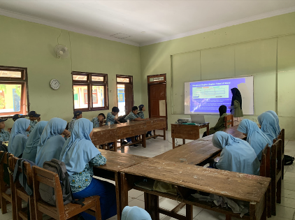 Tim Mahasiswa Fakultas ilmu Komputasi UPN Veteran Sukses menyelenggarakan Pengadian masyarakat di SMP Muhammadiyah 3 Jombang 