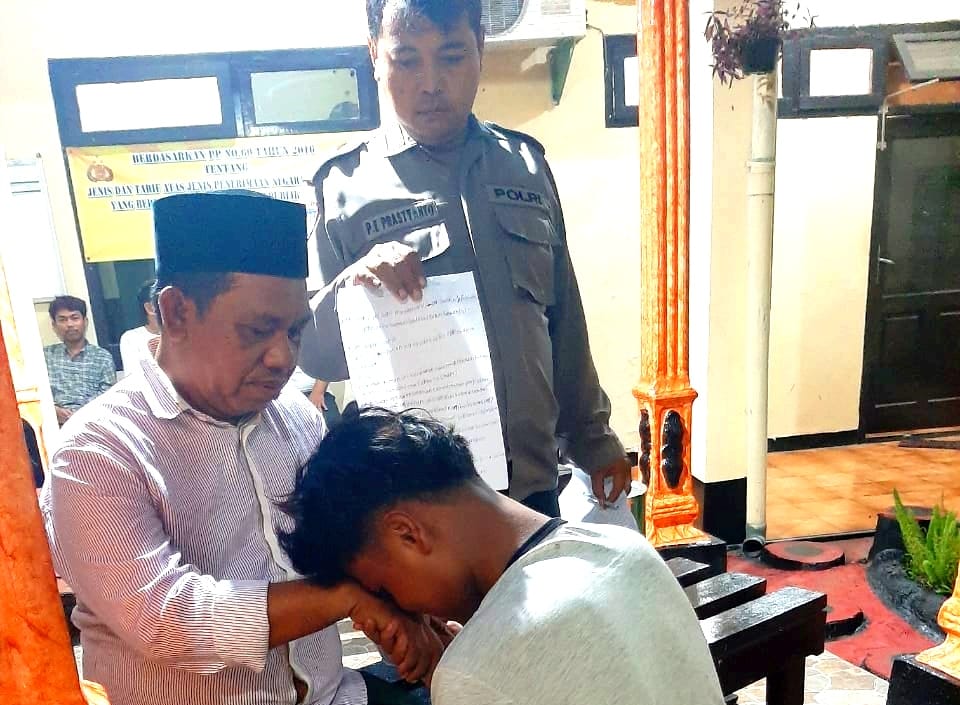 Memohon maaf di Mapolsek Simokerto usai miras