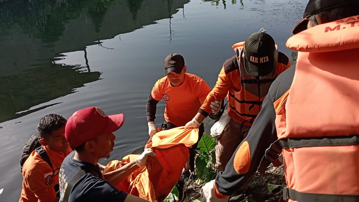 Evakuasi bocah tenggelam