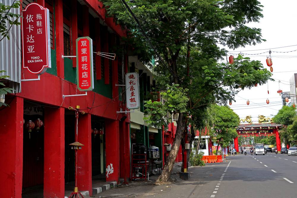 Pemkot Surabaya Pasang Papan Bahasa Mandarin 