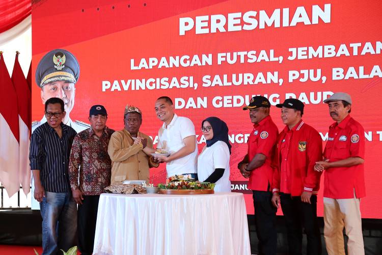 Wali Kota Surabaya Eri Resmikan Pelayanan Publik 