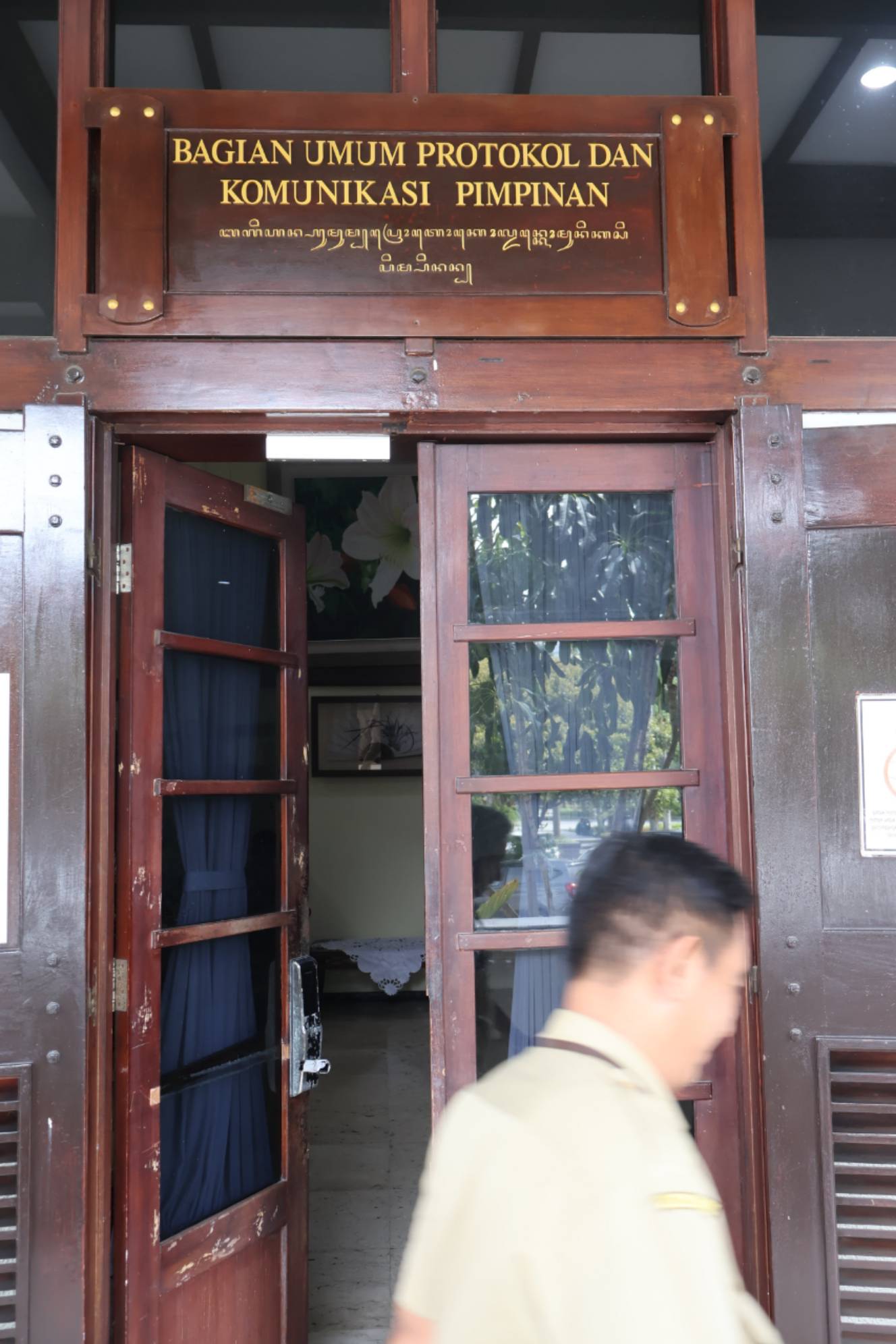 Sejumlah Kantor di Pemkot Surabaya Menggunakan Aksara Jawa