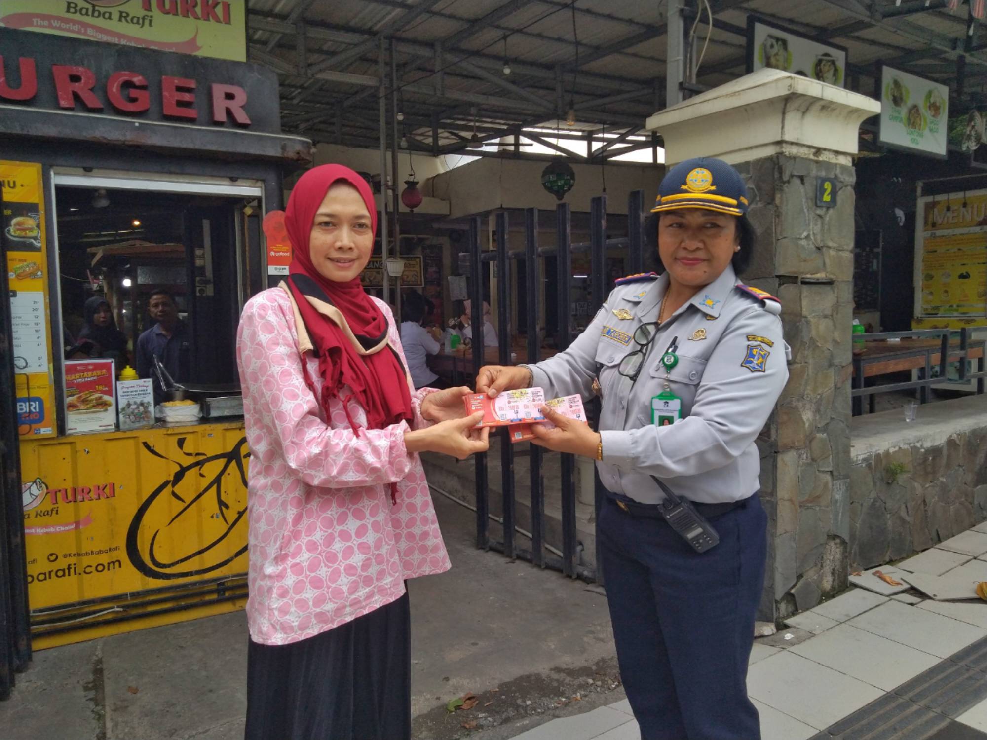 Pemkot Surabaya Luncurkan Voucher Parkir di Balai Kota dan Taman Bungkul