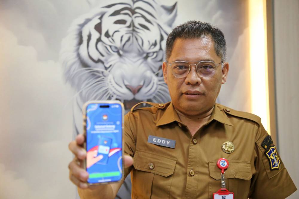 Kepala Dispendukcapil Kota Surabaya Eddy Christijanto