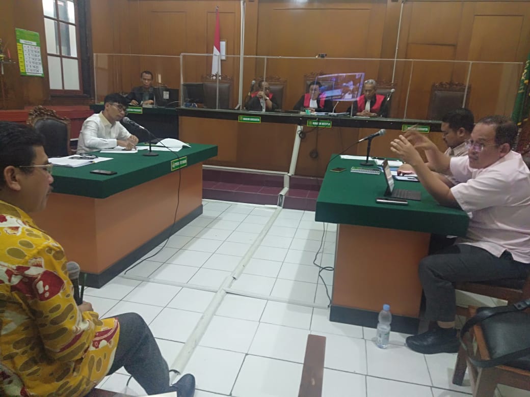 Suasana Sidang di Pengadilan Niaga Surabaya 