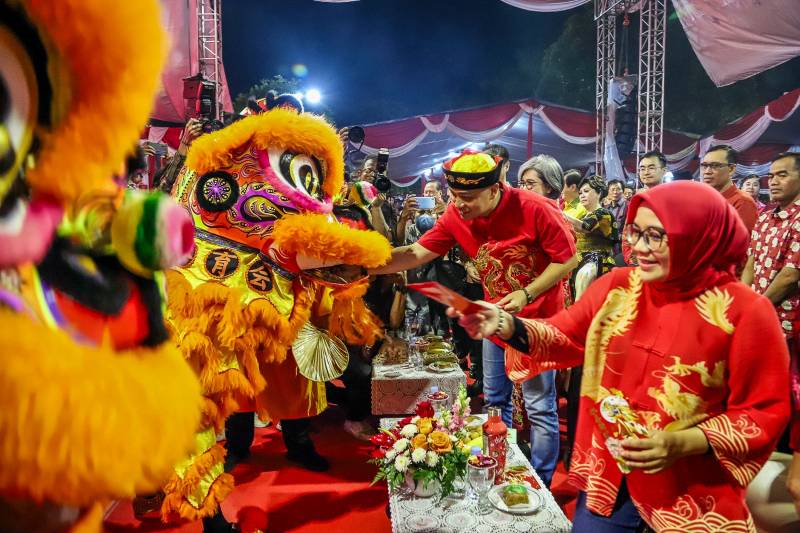 Pertama Kalinya Gelar Perayaan Cap Go Meh 2024 di Balai Kota Surabaya, 