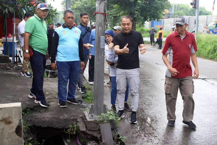 Wali Kota Eri Tinjau lokasi pasca banjir