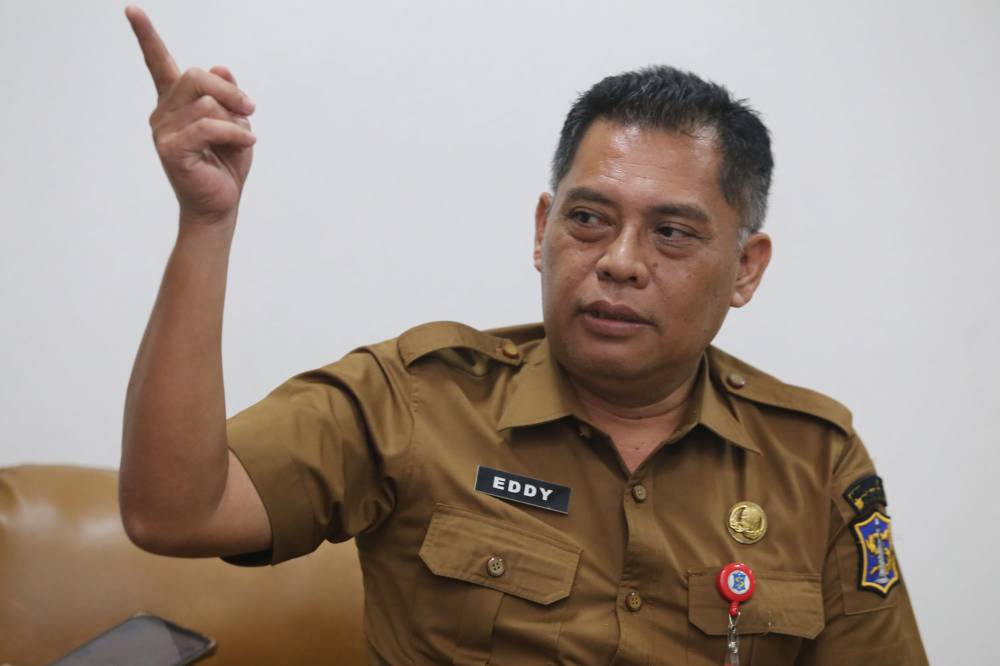 Kepala Dispendukcapil Kota Surabaya Eddy Christijanto