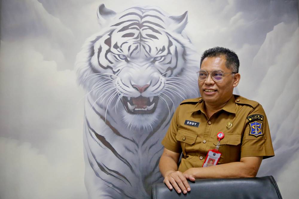 Kepala Dispendukcapil Surabaya Eddy Christijanto