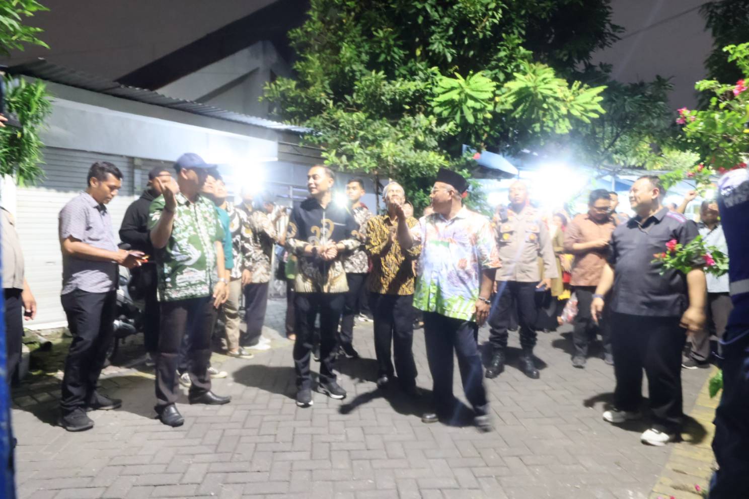 Warga Baratajaya Nikmati Manfaat PJU Baru dari Pemkot Surabaya
