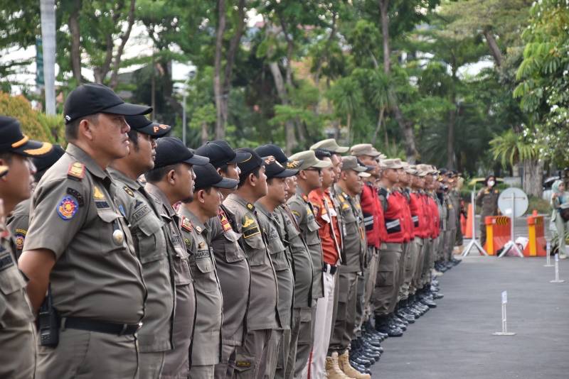 Satpol PP Surabaya Hentikan Tempat Biliard