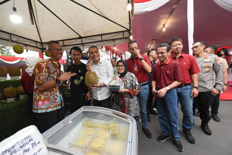 Wali Kota Eri Buka Bank Jatim QRIS Ramadan Vaganza di Balai Kota Surabaya