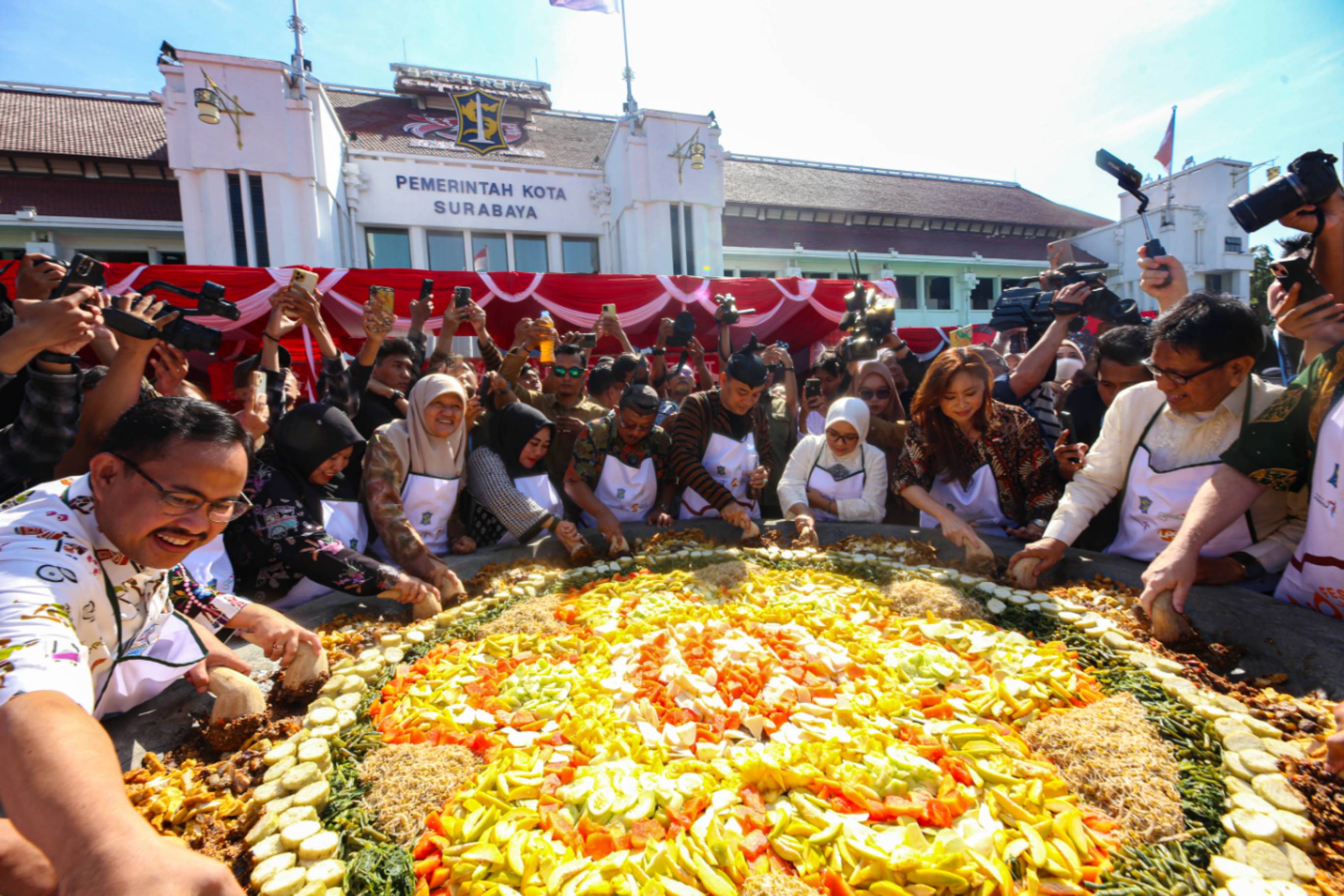 Festival Rujak Uleg Tahun 2024 Di Balai Kota Surabaya 