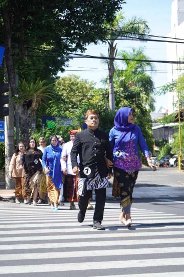 Sekwan DPRD Surabaya Melenggang di Zebra cross 