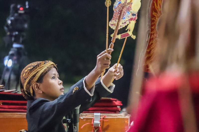 Pemkot Gelar Ruwat dan Pagelaran Wayang di Tugu Pahlawan 
