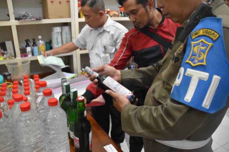Satpol PP Surabaya Kembali Sita Puluhan Mihol