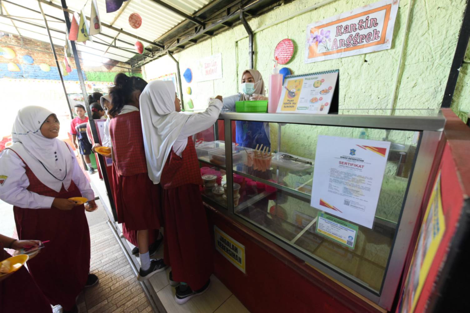 Pemkot dan BPOM Surabaya Kolaborasi Beri Kepastian Keamanan Pangan Jajanan Anak Sekolah di SDN Mojo VI