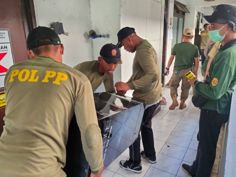 Satpol PP Surabaya Segel 16 Unit Rusunawa Romokalisari
