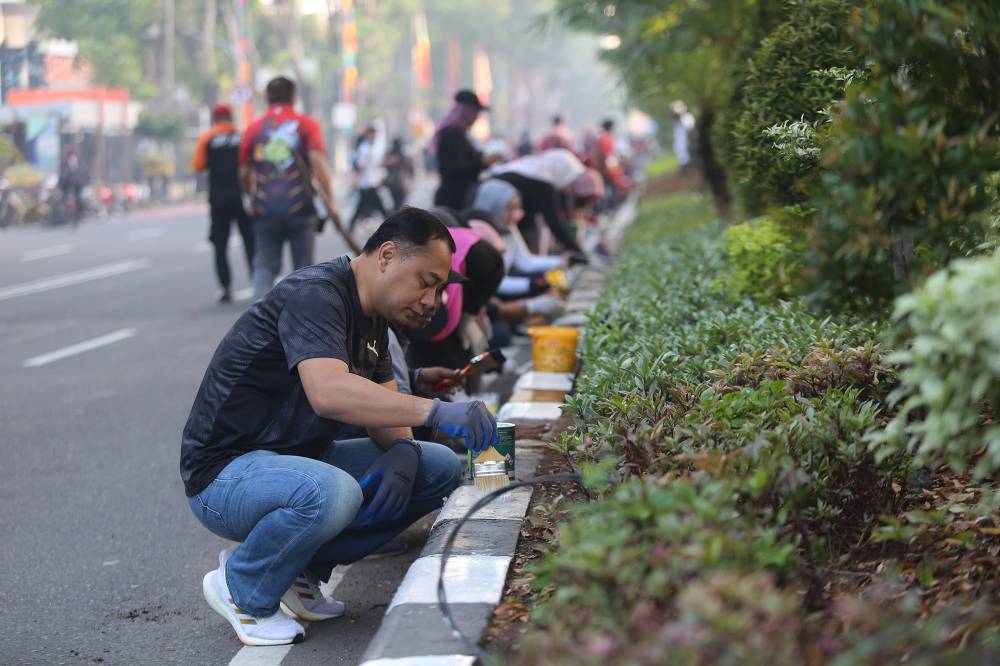 Sambut HJKS ke-731, Seluruh Pegawai Pemkot Surabaya Kerja Bakti