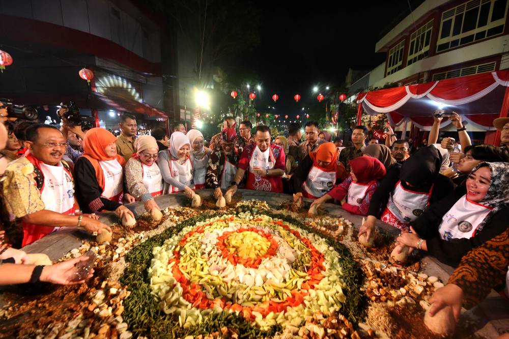 Digelar di Taman Surya, Festival Rujak Uleg HJKS ke-731