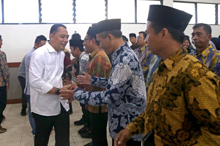 Wali Kota Eri bersyukur karena pada hari ini KPU Kota Surabyaa sudah resmi melantik PPK y