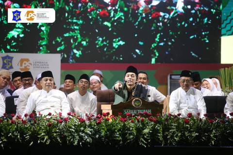 Pengajian Akbar Gus Iqdam di Balai Kota Surabaya 