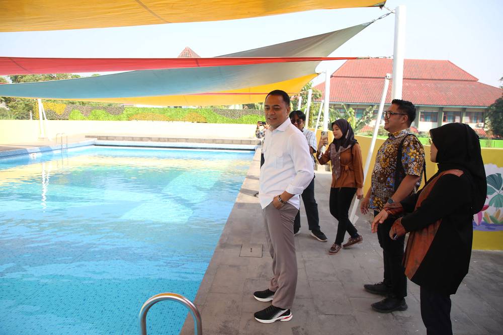 Wali Kota Surabaya Eri Cahyadi menggelar inspeksi mendadak Kolam Renang dan Bozem Jambangan, 