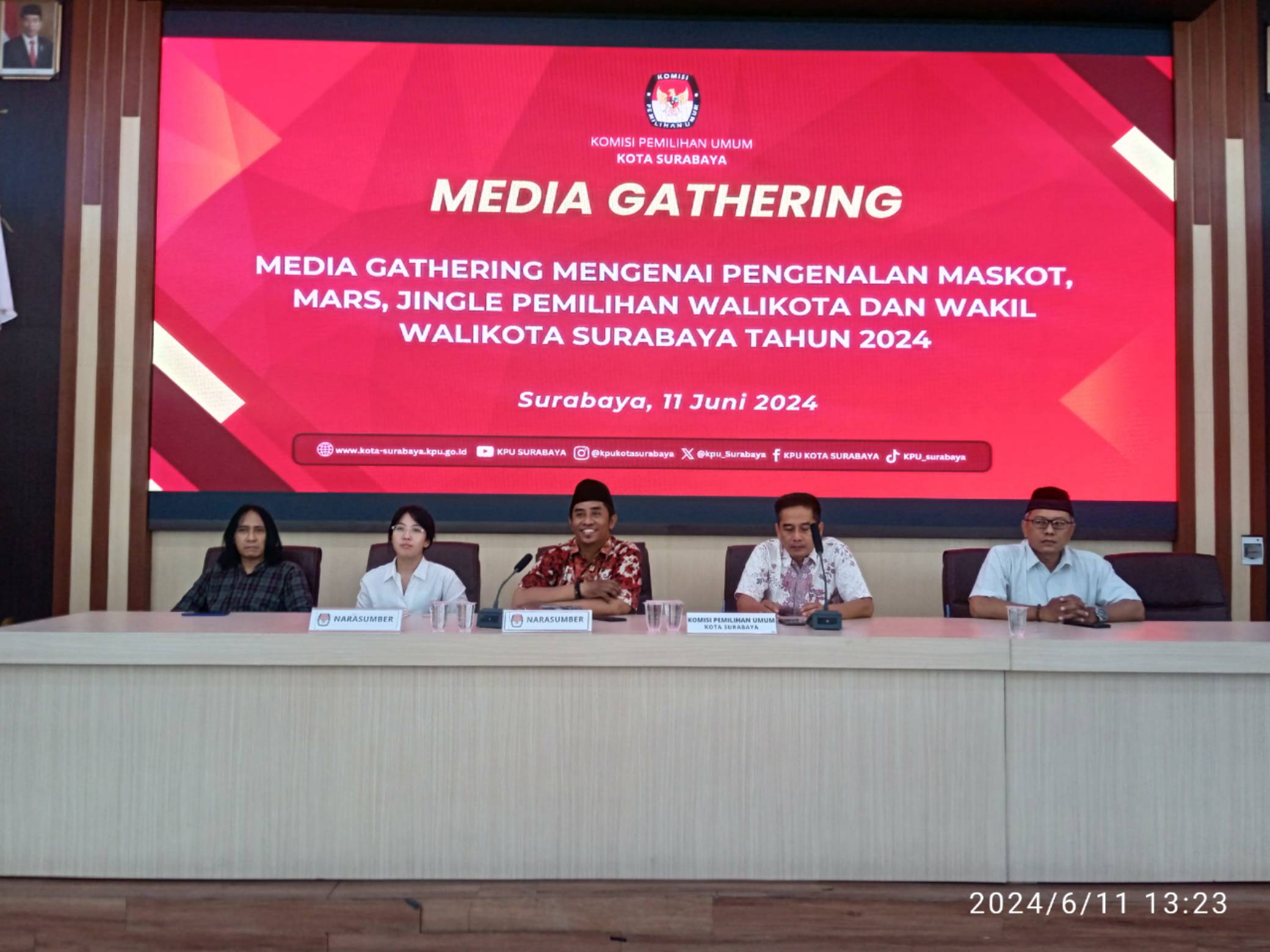 Media Gathering di Kantor KPU Surabaya 