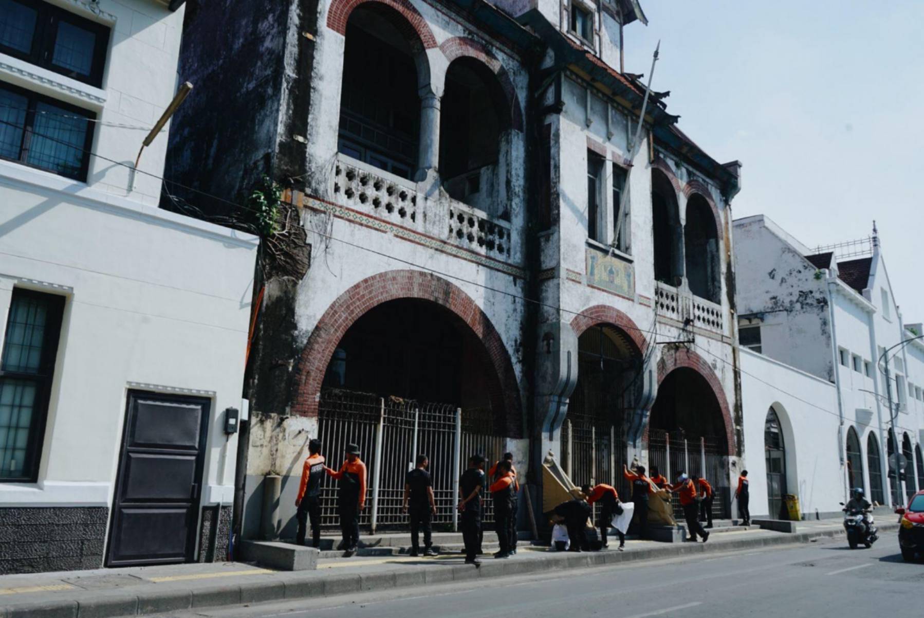 Pemkot Surabaya Cat Ulang Cagar Budaya di Kawasan Zona Eropa