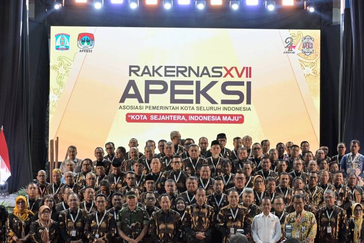Pimpin Rakernas XVII APEKSI, Wali Kota Eri Cahyadi Satukan Sistem Aplikasi Kota Seluruh Indonesia