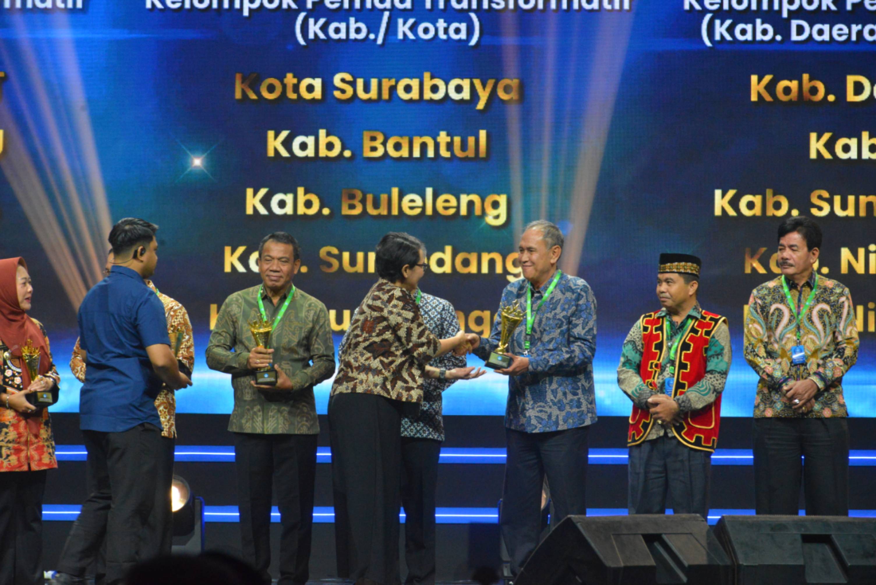 Pemkot Surabaya Raih Penghargaan 