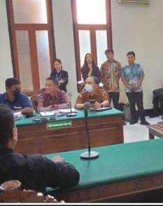 Suasana Sidang Pengadilan Negeri Surabaya 