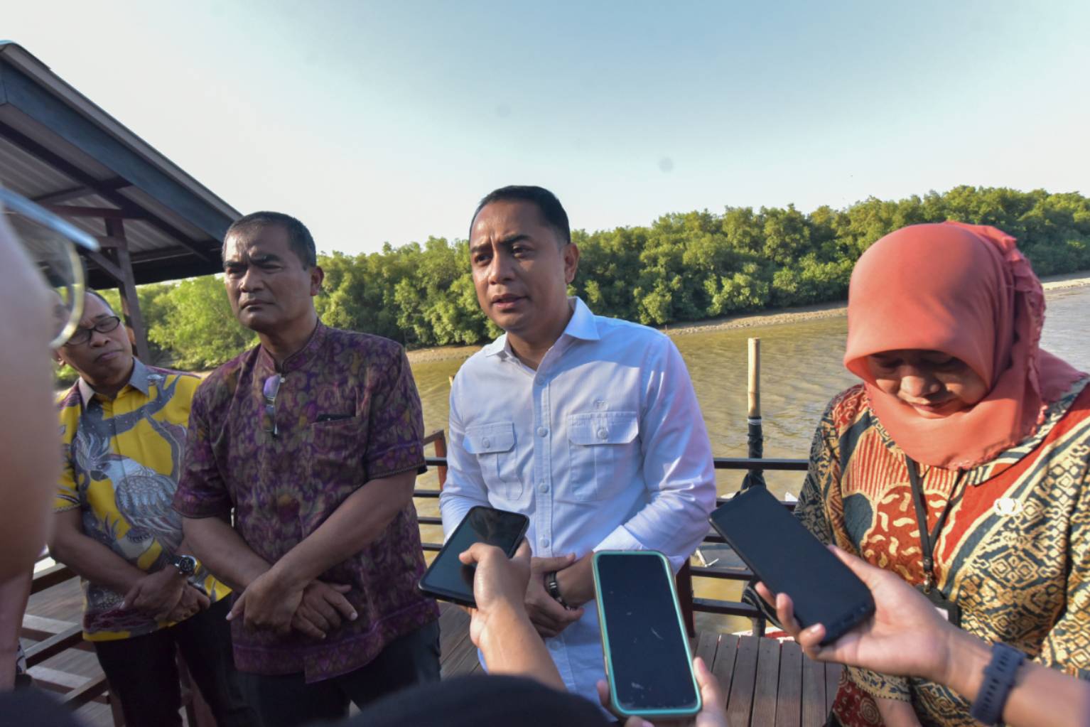 Pemkot Surabaya Terima Bantuan Dermaga Perahu dari PLBI