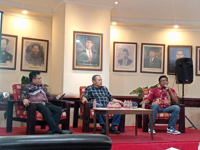 Para Nara Sumber di Acara Talk show di Kantor DPRD Surabaya 