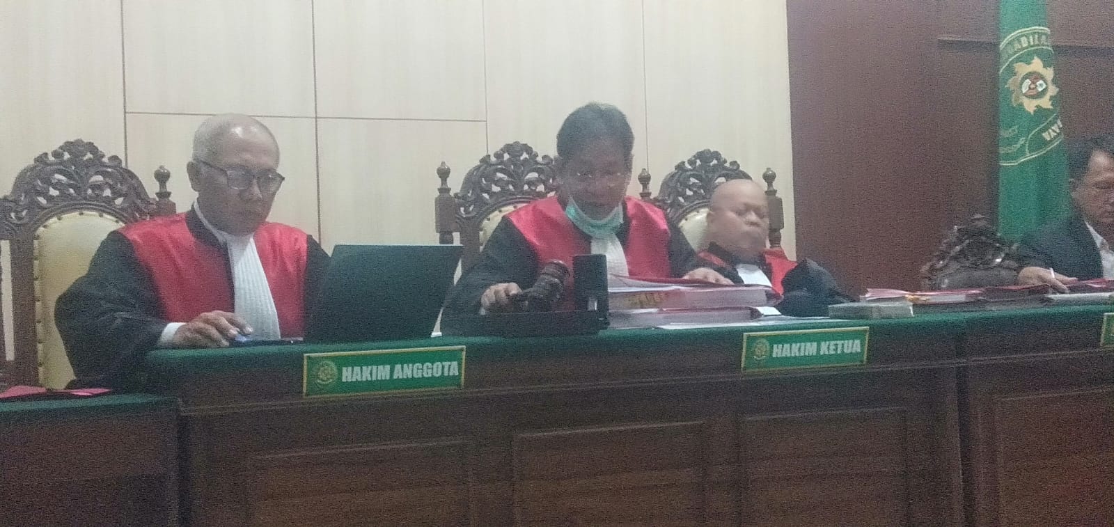 Hakim Sutrisno Saat Membacakan Putusan Sidang di Pengadilan Negeri Surabaya 