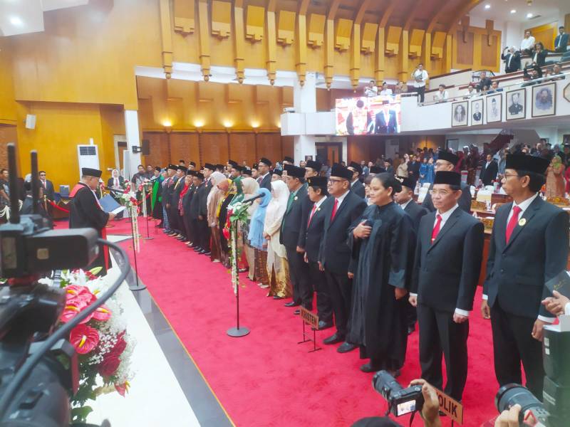 Para Anggota DPRD kota Surabaya Resmi di Lantik 