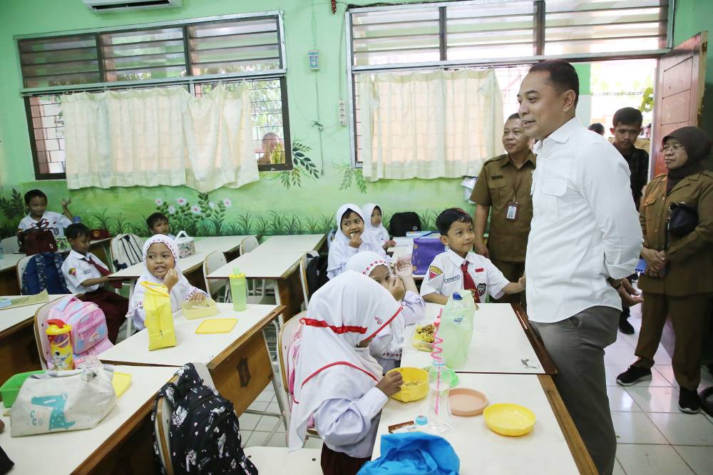 Wali Kota Eri Perkuat Pengawasan Jajanan Sekolah 