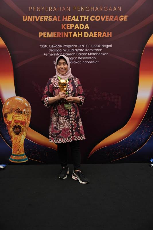Pemkot Surabaya Raih UHC Award 2024,