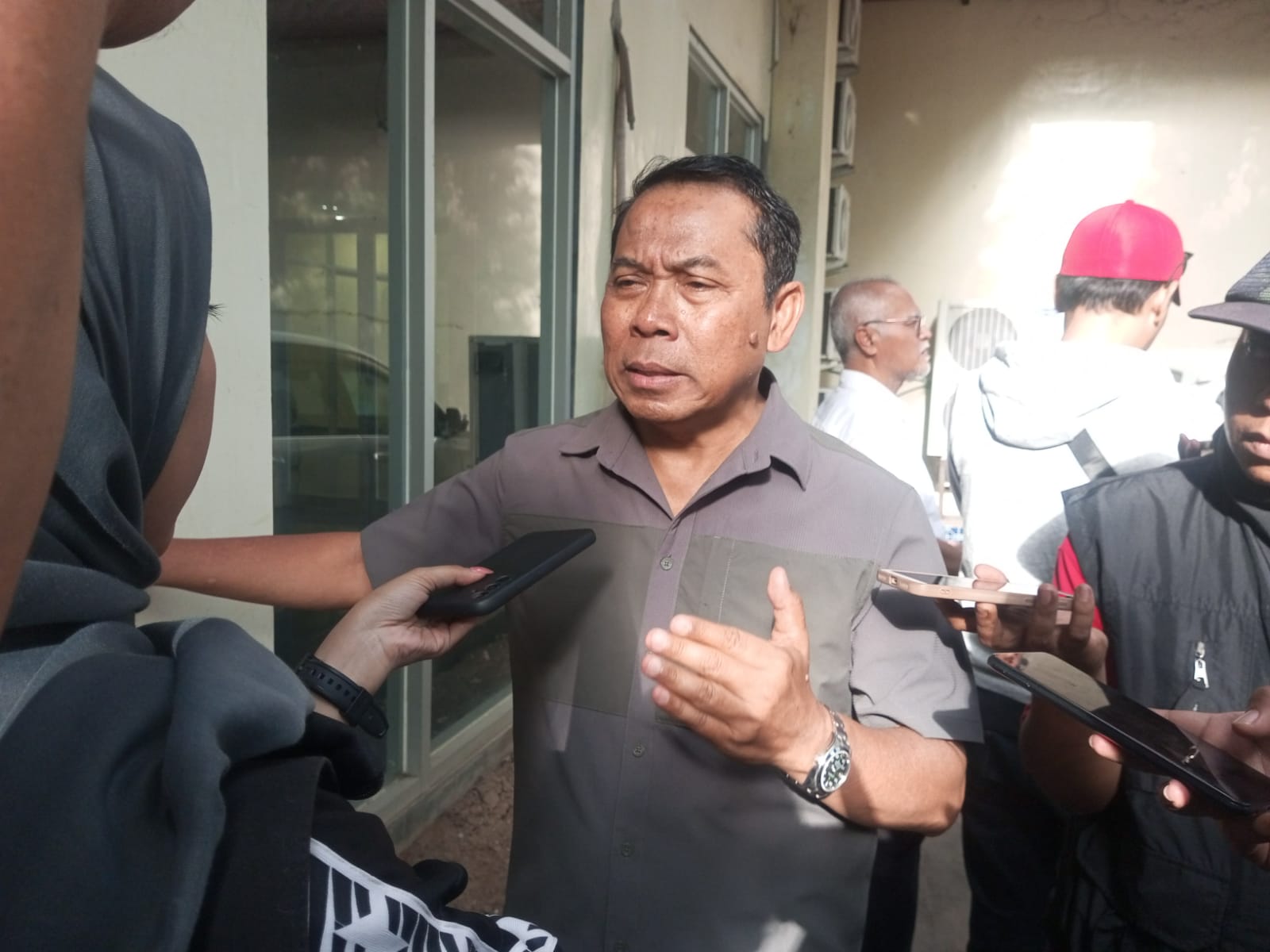 PT Granting Jaya Agung Pramono Saat Memberikan Memberikan Penjelasan Para Awak Media 