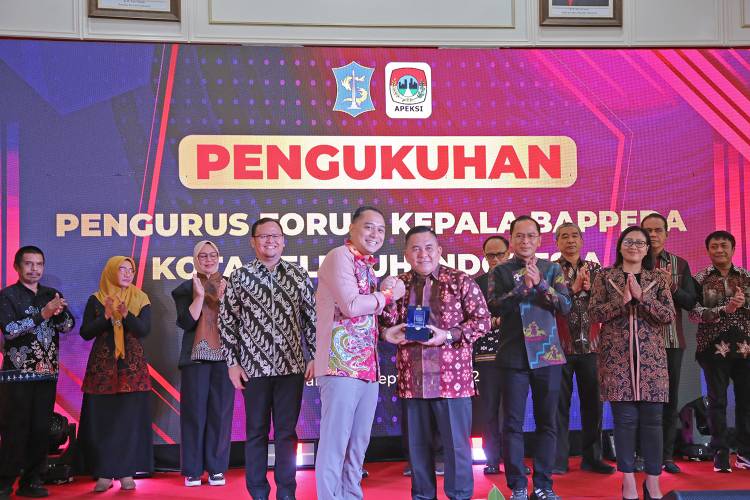 Wali Kota Surabaya Eri Kukuhkan Pengurus Forum Bakti 2024-2026, 