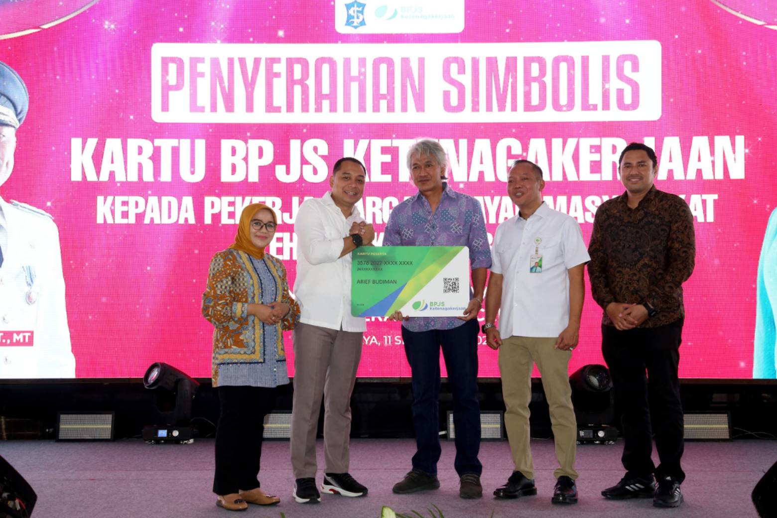 Wali Kota Eri Cahyadi Serahkan BPJS Ketenagakerjaan