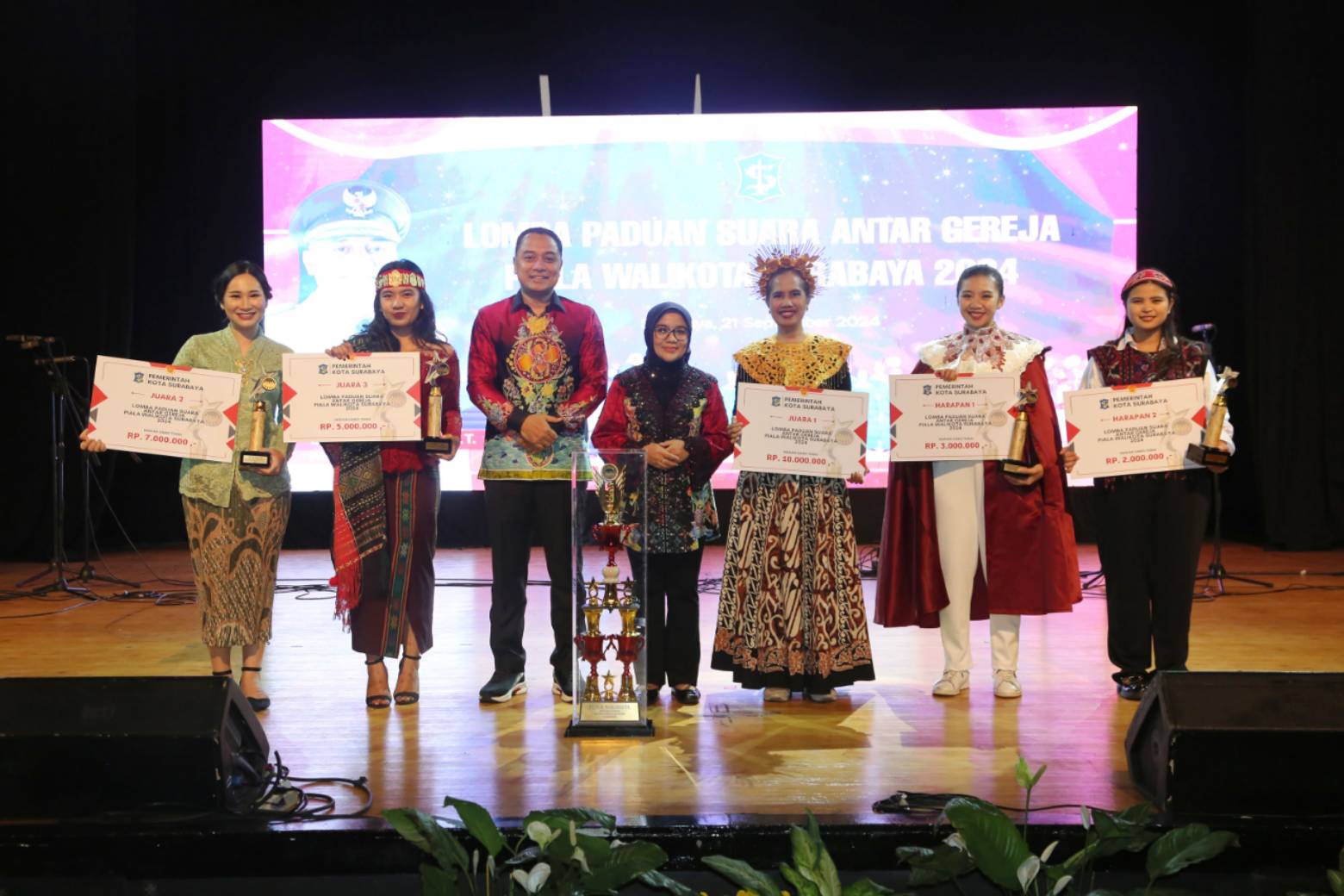Wali Kota Eri Jadikan Lomba Paduan Suara antar Gereja se-Surabaya 