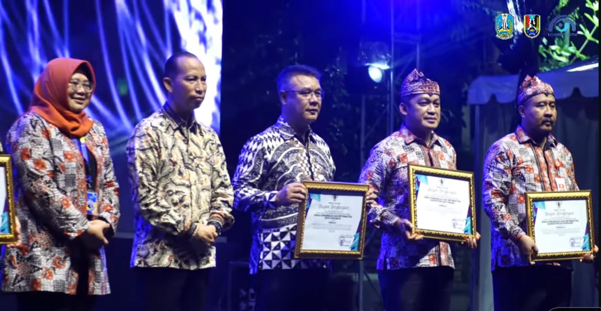 Pemkot Surabaya Raih 4 Penghargaan Terbaik