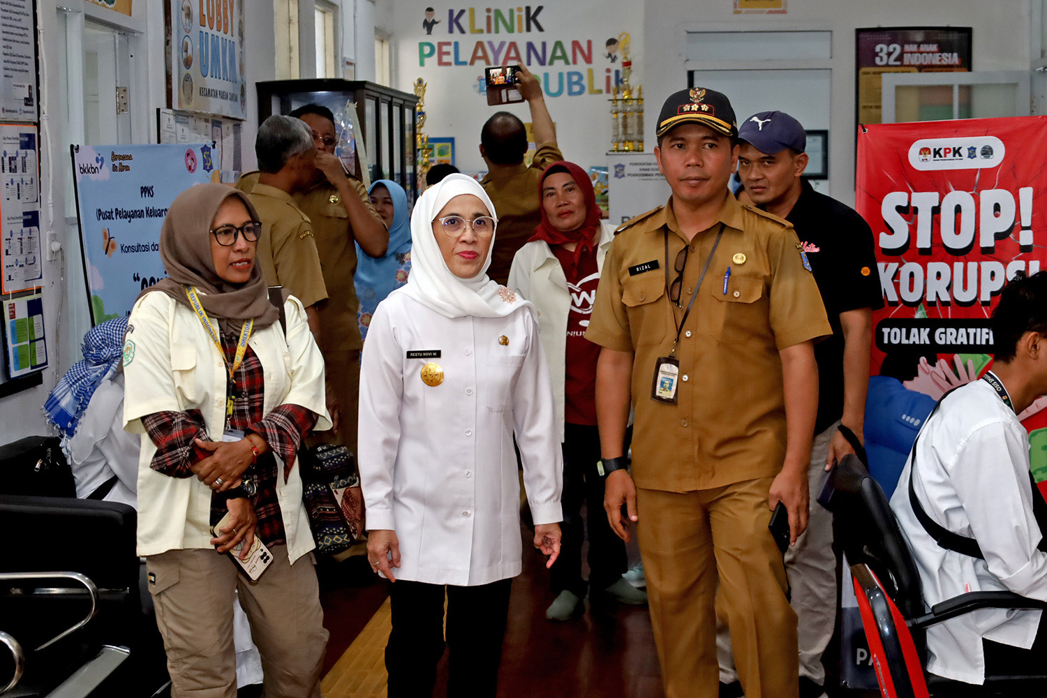 PJs Wali Kota Surabaya Tinjau Kelompok Jahit Ibu dan Batik Anak Inklusi