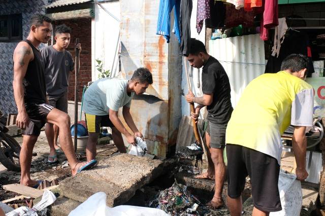 Pemkot Ajak Warga Kerja Bakti Massal lewat Surabaya Bergerak