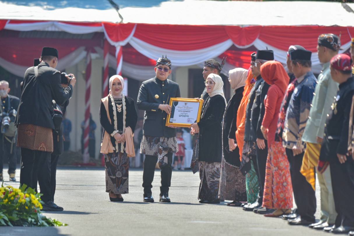 Kota Surabaya Berhasil Raih Juara Umum Syariah Award 2024 