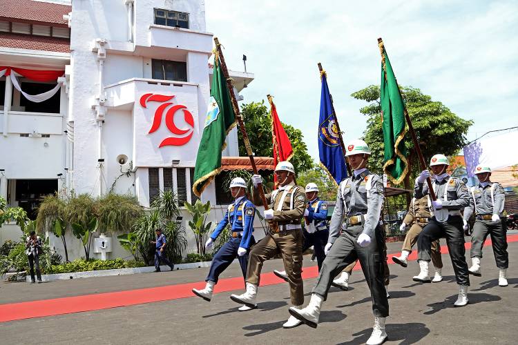 Pataka Jer Basuki Mawa Beya Singgah di Surabaya