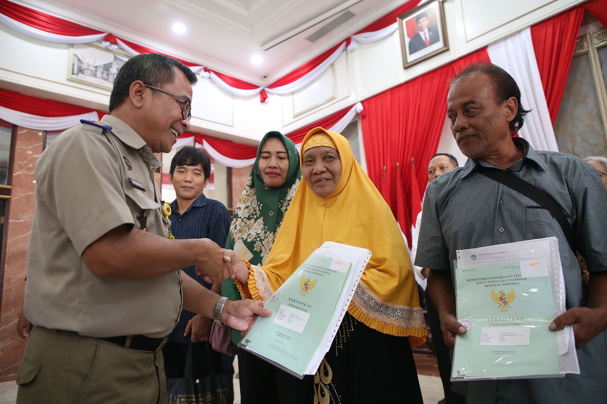 Penyerahan Sertifikat HGB diatas HPL
